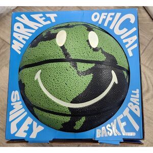 CHINATOWN MARKET SMILEY BITMAP BASKETBALL 29.5" NIB Need to inflate